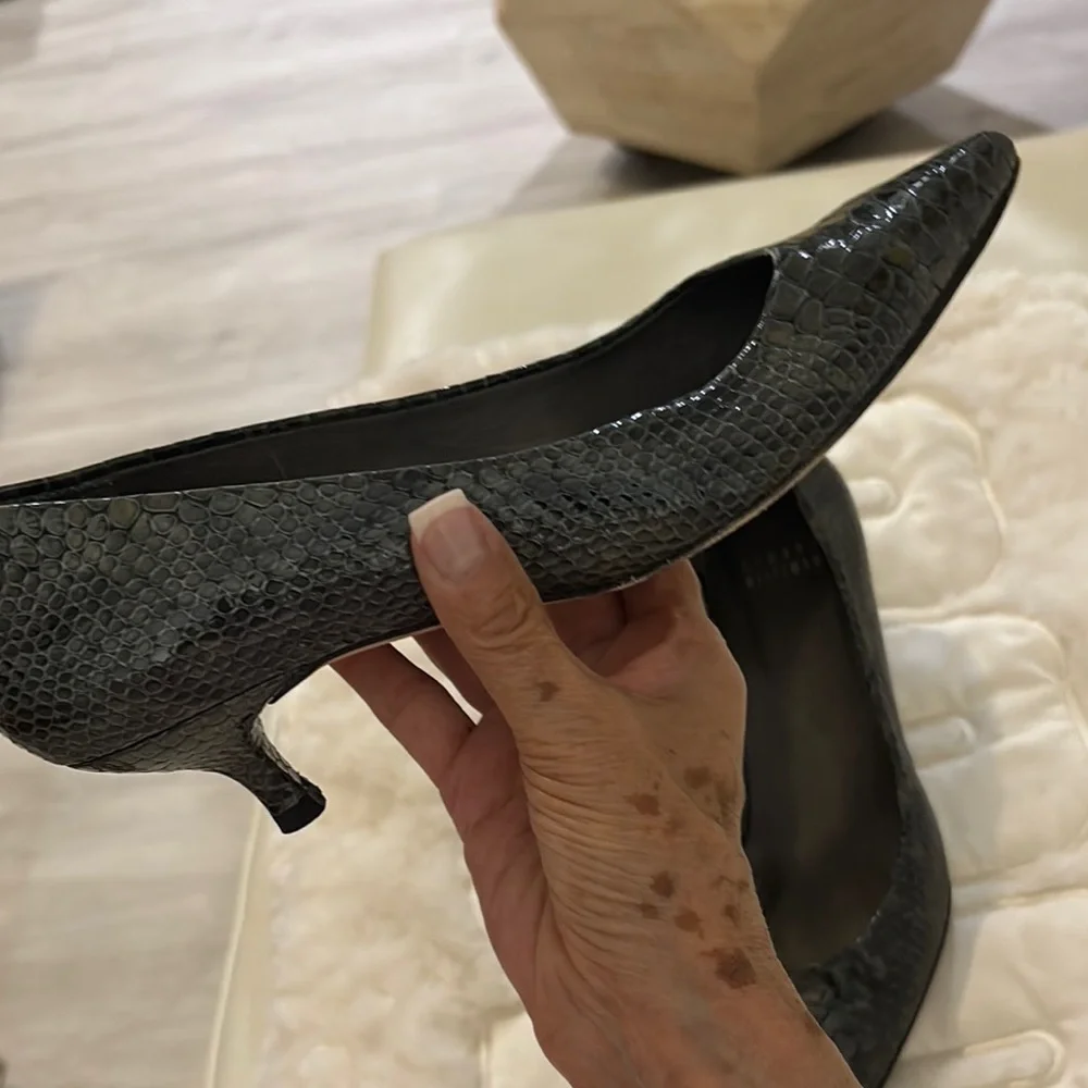 Stuart Weitzman Black Heels with Pointed Toe Design - Picture 2 of 2